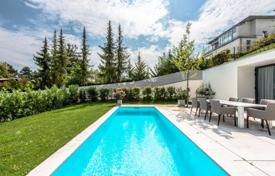 Houses for sale in Vienna. New spacious villa with a pool, a garden and a parking in Döbling, Vienna Houses for sale in Vienna. New spacious villa with a pool, a garden and a parking in Döbling, Vienna