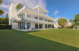 Prestigious five-room apartment with a private garden, a parking and sea views in Estepona, Malaga, Spain for 4,900,000 €
