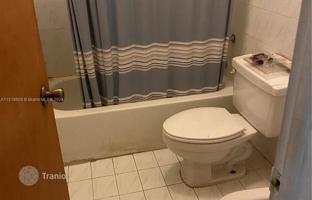 2-bedroom apartments in condo 81 m² in Hialeah for $300,000
