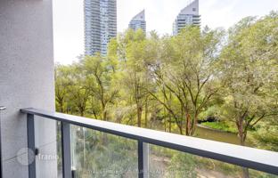 4-bedroom apartment in Lake Shore Boulevard West for C$799,000