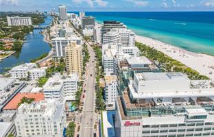 2-bedroom apartments in condo 119 m² in Collins Avenue for $598,000