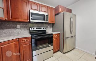 2-bedroom house 116 m² in West End for $415,000