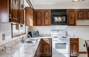 8-bedroom townhouse in Old Toronto for C$2,014,000
