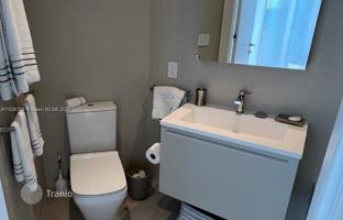 3-bedroom apartments in condo 157 m² in Miami Beach for $2,400,000