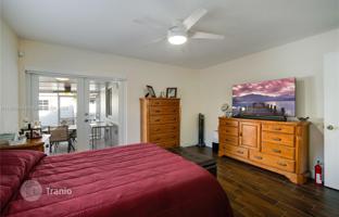 3-bedroom house 154 m² in West End for $695,000