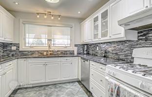 10-bedroom house in Etobicoke for C$1,939,000