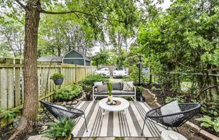 8-bedroom house in East York for C$1,814,000