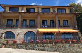 Exclusive panoramic property overlooking Lake Trasimeno for 850,000 €