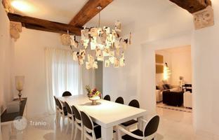 Villa in Aix-en-Provence. Price on request