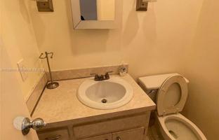 2-bedroom apartments in condo 126 m² in Hollywood for $357,000