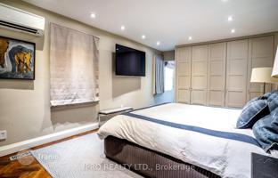 7-bedroom townhouse in Old Toronto for C$2,356,000