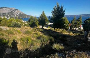 Land plot 1,700 m² in Omis for 340,000 €