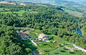 Villa with annex in Maremma, Tuscany for 2,100,000 €