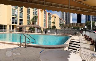 1-bedroom apartments in condo 67 m² in Sunny Isles Beach for $260,000