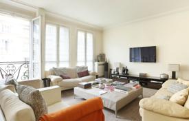 Apartments for sale in Paris. Comfortable apartment in a historic building of 1930, near Porte Maillot, 17th district, Paris, France Apartments for sale in Paris. Comfortable apartment in a historic building of 1930, near Porte Maillot, 17th district, Paris, France