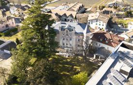 Renovated apartment in a historic villa with a park and a garage near Bolzano, Italy. Price on request