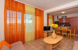 BIOGRAD, SVETI FILIP I JAKOV — Apartment house with pool and sea view for 420,000 €