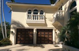 Comfortable villa with a garage, a balcony and a bay view, Fort Lauderdale, USA for $2,399,000
