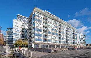 One-bedroom apartment in a residence with a swimming pool, a spa and a club, next to Tower Bridge, City of London, UK for £840,000