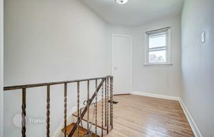 3-bedroom house in North York for 1,572,000 €