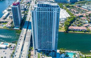 2-bedroom apartments in condo 97 m² in South Ocean Drive for $809,000