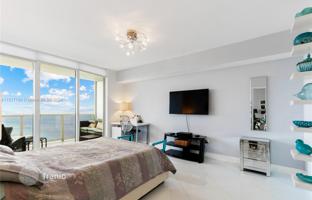 2-bedroom apartments in condo 124 m² in Hallandale Beach for $1,225,000