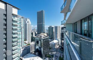 2-bedroom apartments in condo 107 m² in Miami for $899,000