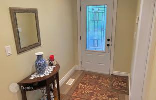 9-bedroom house in Old Toronto for C$1,920,000