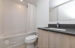 5-bedroom apartment in Yonge Street for C$902,000