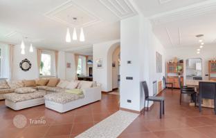8-bedroom villa in Oliveto Lario. Price on request