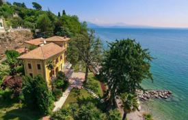 Spacious lakeside villa with a guest house, Manerba del Garda, Italy for 11,000,000 €