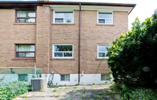 10-bedroom townhouse in North York for C$1,274,000