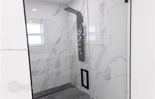 6-bedroom house 222 m² in Miami for $640,000