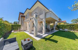 Three-level villa in a complex with a swimming pool, Manerba del Garda, Italy for 645,000 €