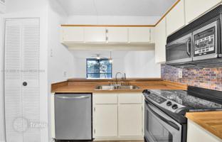 2-bedroom apartments in condo in Plantation for $259,000