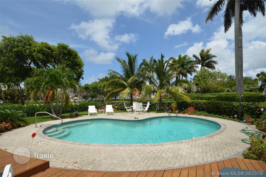 Villa for sale in Hollywood, USA — listing 1811223