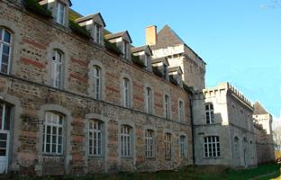 Castle 3,600 m² in Auvergne-Rhône-Alpes for 3,500,000 €