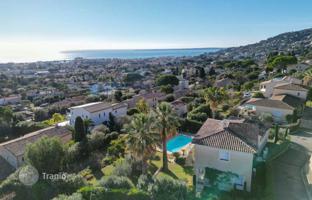 Three-level villa with a pool and beautiful sea views in Golfe-Juan, Cote d'Azur, France for 2,190,000 €