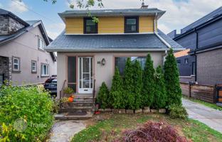 3-bedroom house in Etobicoke for C$1,451,000