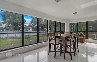 4-bedroom house 238 m² in Miami for $551,000
