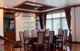 3-bedroom cottage in Watthana for $3,700 per week