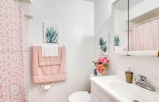 2-bedroom house 89 m² in West End for $335,000
