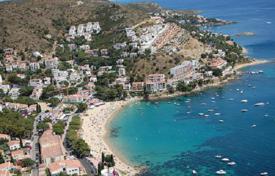 Two-level villa with a private dock for a sailboat in Roses, Costa Brava, Spain for 1,070,000 € Two-level villa with a private dock for a sailboat in Roses, Costa Brava, Spain for 1,070,000 €