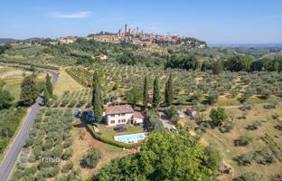 8-bedroom country house 414 m² in San Gimignano for 2,100,000 €