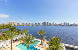 Comfortable apartment with a terrace and an ocean view in a building with a swimming pool and a spa, Aventura, USA for $1,395,000