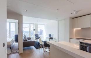 Two-bedroom apartment in a residence with a swimming pool and a roof-top terrace, Southbank, London, UK for £1,145,000