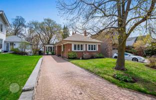 12-bedroom house in Old Toronto for C$2,549,000