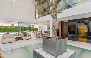 5-bedroom villa 1,038 m² in Marbella for 15,800,000 €