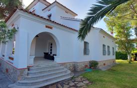 Charming two-storey villa on the first line from the beach, Costa Dorada, Spain for 1,625,000 €