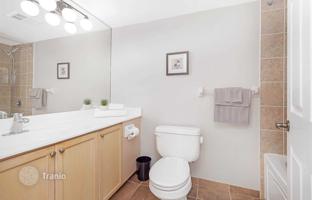 2-bedroom apartment in Etobicoke for C$790,000